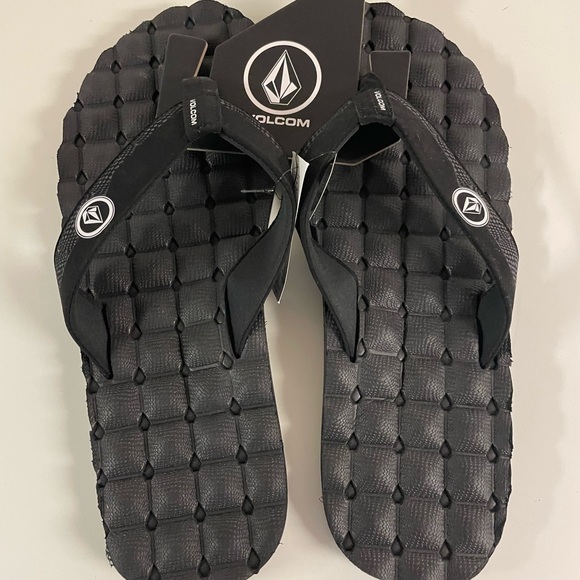 NWT MENS Volcom Black Quilted Sandals for Casual Comfort - Picture 1 of 4
